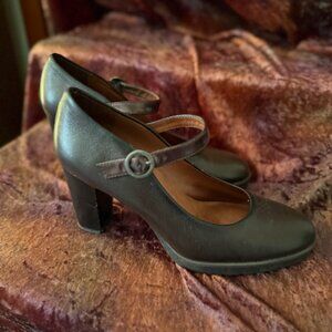 Hispanitas chocolate brown maryjane heels